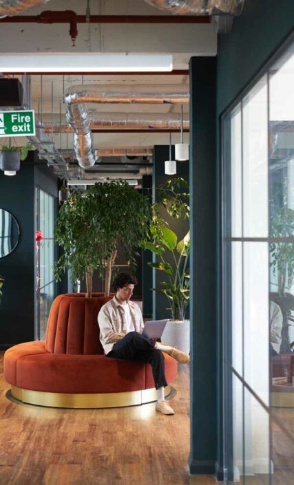 Arbeitsplatz mit Wohlfühatmosphäre